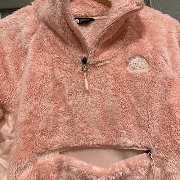 North Face Medium Pink Fuzzy Jacket - Picture 3 of 6